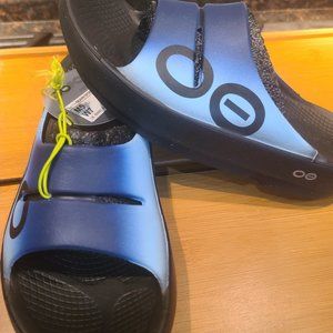 BNWT OOFOS OOAHH SPORT AZUL UNISEX SABDALS
